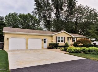 4520 Bonneville Dr NE, Grand Rapids, MI 49525