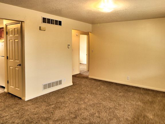 2nd image of 333 W 200 S APT 3