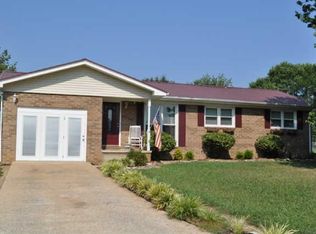 9 S Johnson Ln, Fayetteville, TN 37334