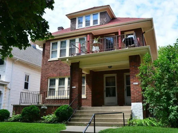 3915 N Farwell Ave Floor 3, Milwaukee, WI 53211