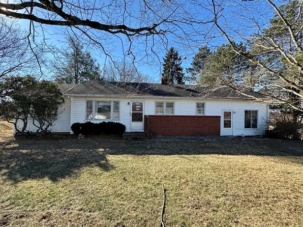 114 Frazier Rd, Galax, VA 24333