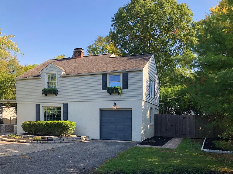 1890 Riverside Dr — Photo 21