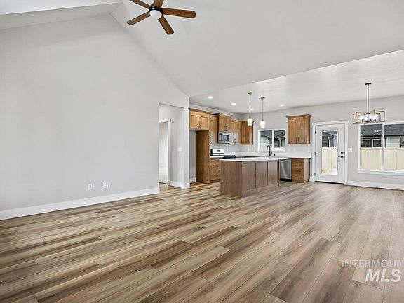 4th image of 1044 Quartz Rd