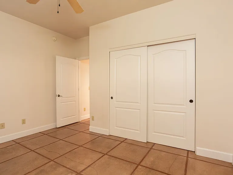 1029 E Blanton Dr — Photo 24