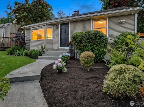 3243 22nd Avenue W, Seattle, WA 98199