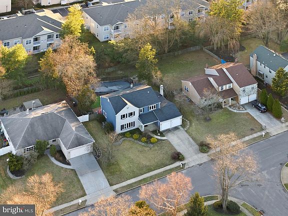 3rd image of 8 W High Ridge Rd