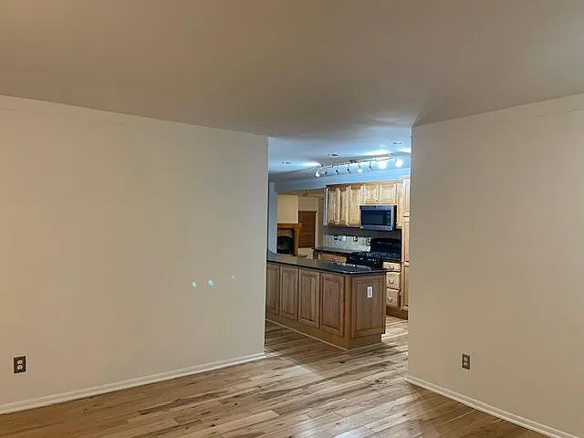 1075 Lalond Ave — Photo 29