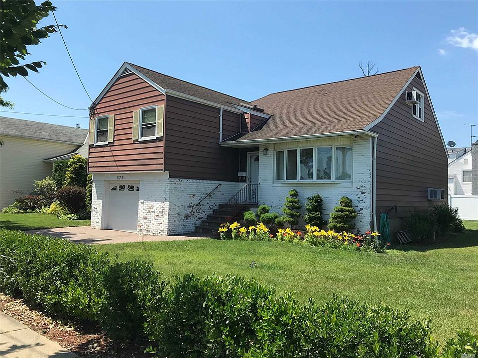 1st image of 575 Arlington Pl