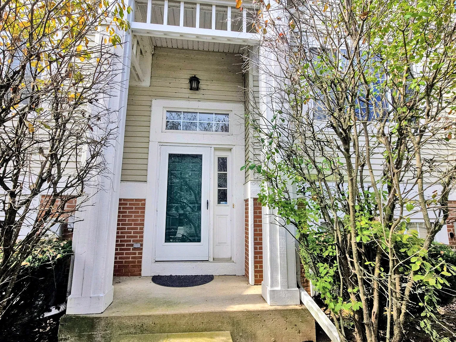 3 bed, 1.5 bath, 1806 sqft, $2,600 — Photo 2