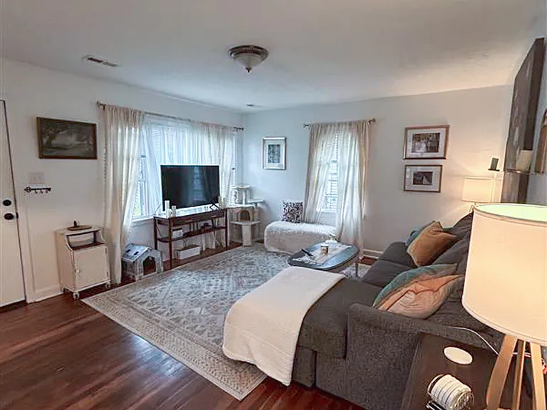 2415 Linden Ave — Photo 4