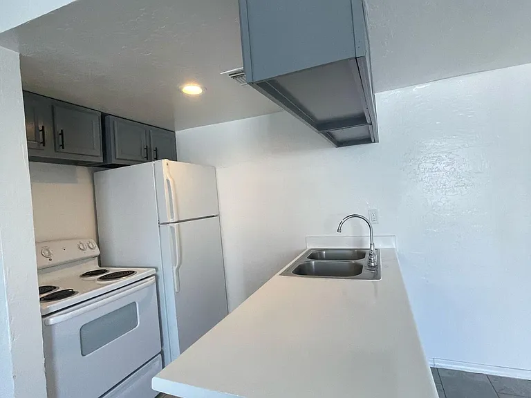 3232 W Jackson St #1 — Photo 2