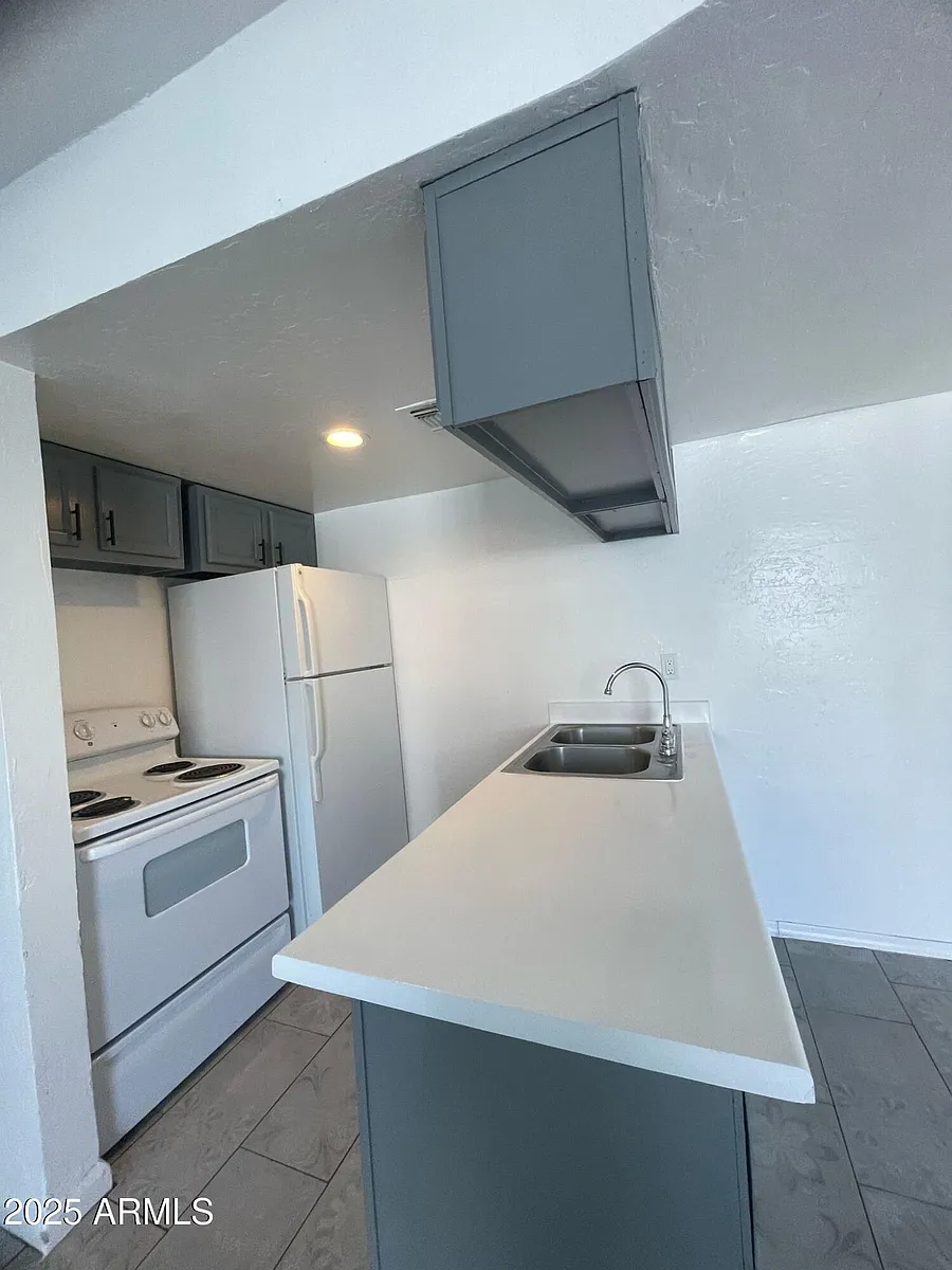 Building Photo - 3232 W Jackson St #1