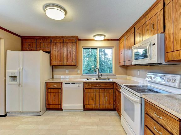 3rd image of 5918 96th St NE