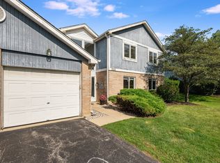332 Frontage Rd APT 2B, Willowbrook, IL 60527
