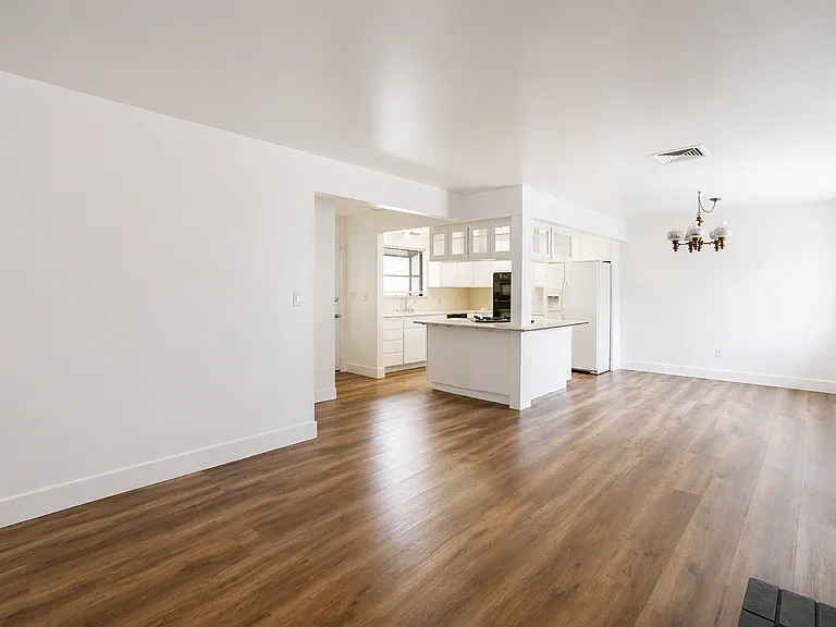 220 Lilac Ct — Photo 17