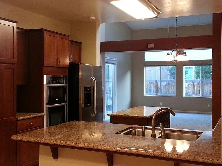 874 Joliet Ln — Photo 3