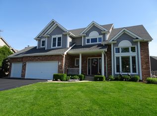 607 Lindsay Cir, North Aurora, IL 60542