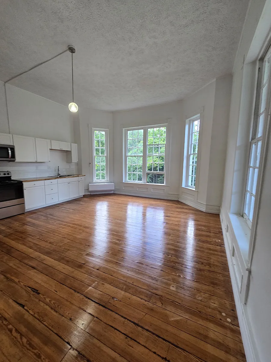 Building Photo - 105 Harding St #1