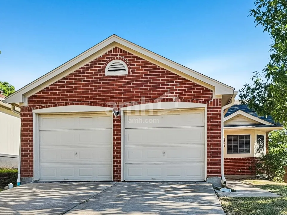 9010 Wellesley Dr