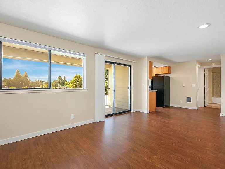 Newland Apartments — Photo 5