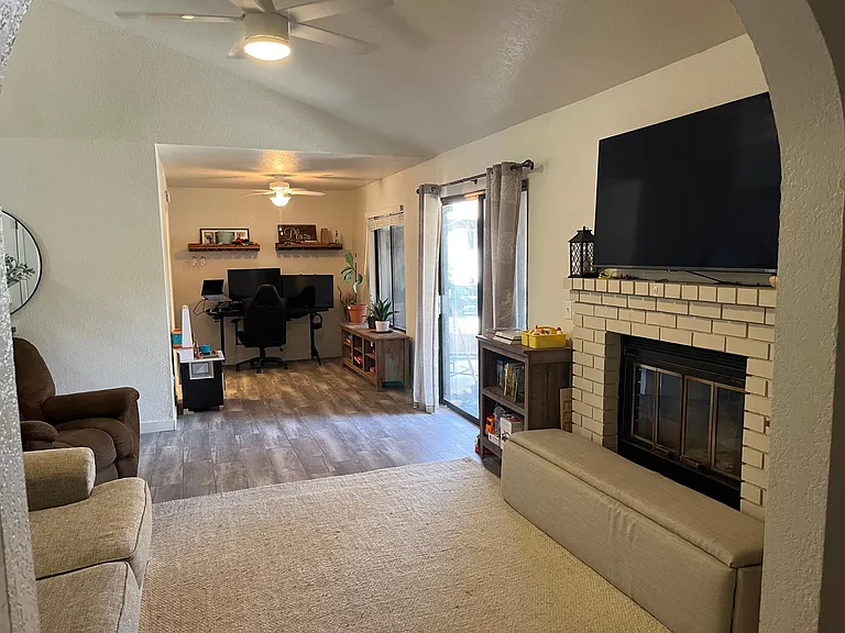 205 Lilac Ave — Photo 2