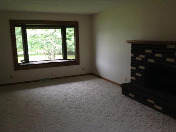 3rd image of 20806 Polk St NE