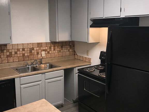 2nd image of 1117 N Center St