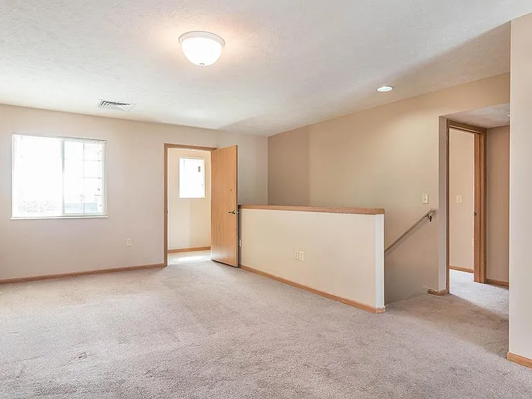 Hickory Hills Residences — Photo 8