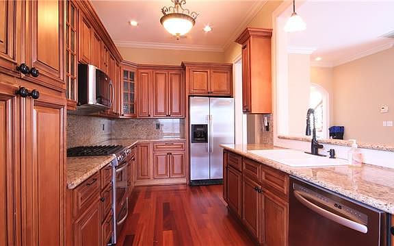 5th image of 7022 Roy St