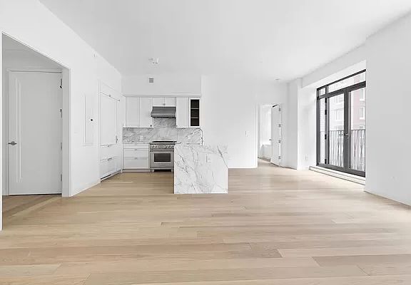 4th image of 269 W 87th St #9C