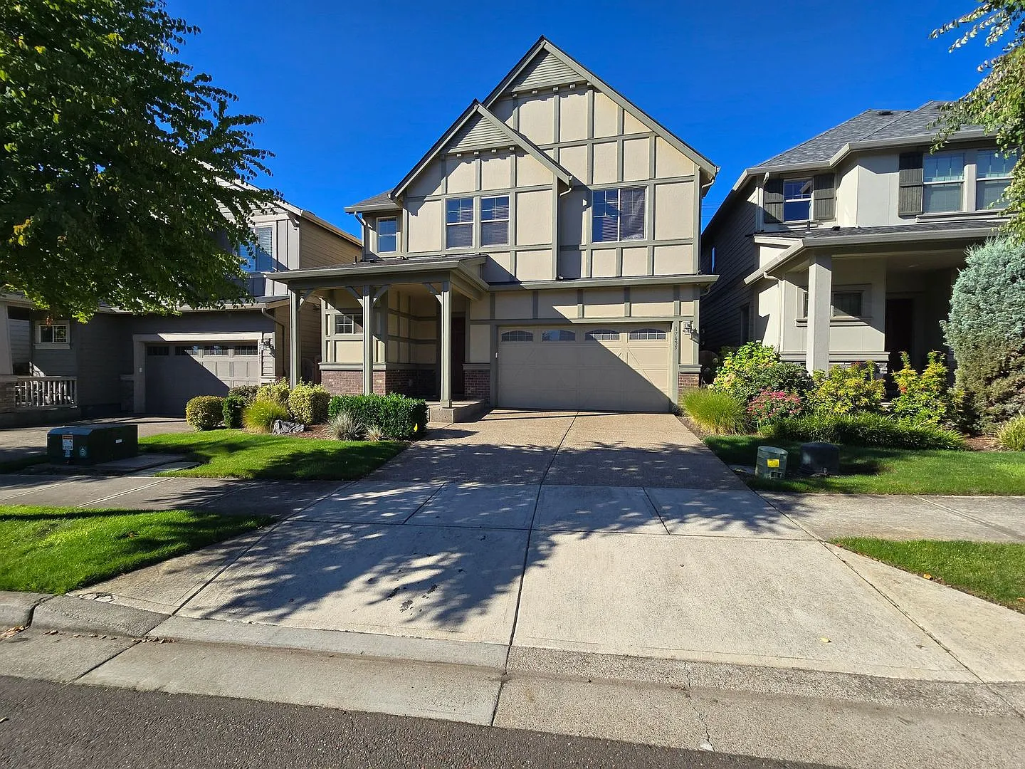 Spacious 4BR Beaverton Home with Pool, Patio & Private Yard — Photo 1