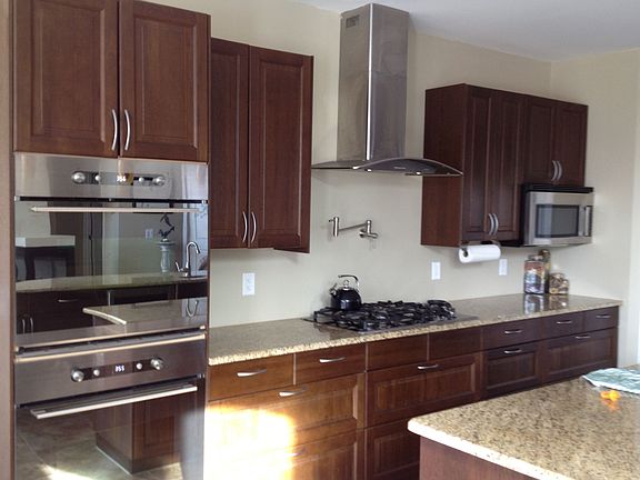 Double Convection Ovens, Range Hood, Large Cooktop, Potfiller,Microwave