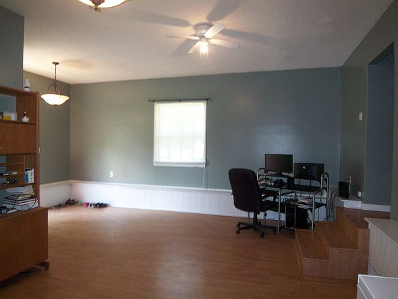 2nd image of 832 Southview Dr