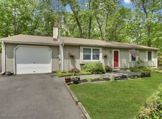 45 Oak Ln, New Egypt, NJ 08533