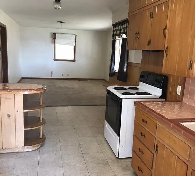 2106 E Jones St — Photo 6
