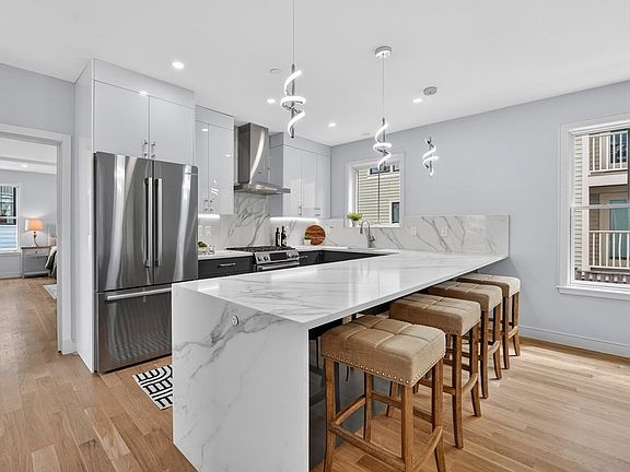 4th image of 21-21A Kent Ct #1