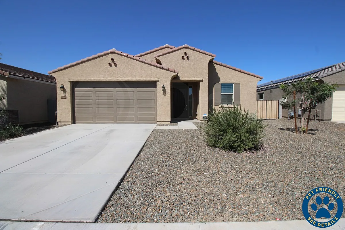 4 bed, 2.0 bath, 2109 sqft, $2,195 — Photo 1
