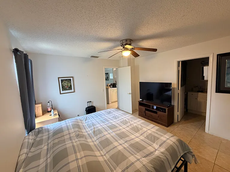 27 E Crossings Cir #H — Photo 10