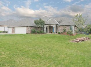 1016 Hunters Pointe Rd, Edmond, OK 73003