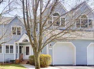 5 Treetop Ct, Burlington, MA 01803