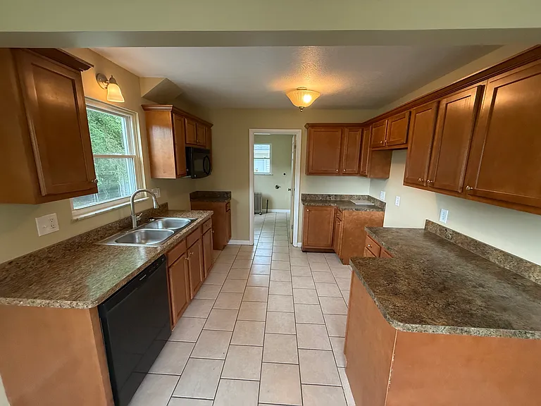 5046 Winona Dr — Photo 6
