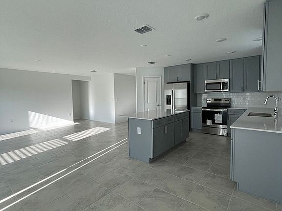 4th image of 4334 Finch Ln