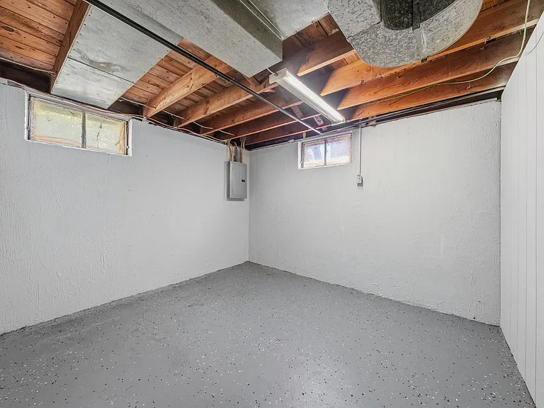 8515 Jenny Dr — Photo 32