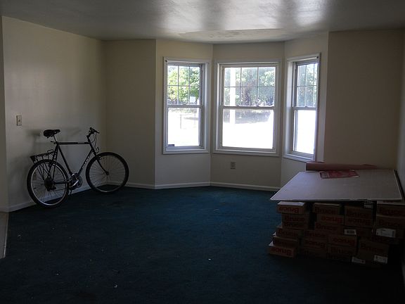 3rd image of 132 Rose Ave