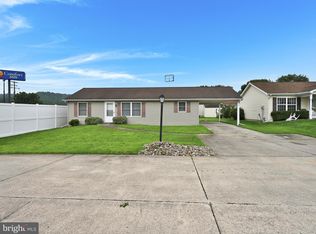 201 Laurel Ct, Pine Grove, PA 17963