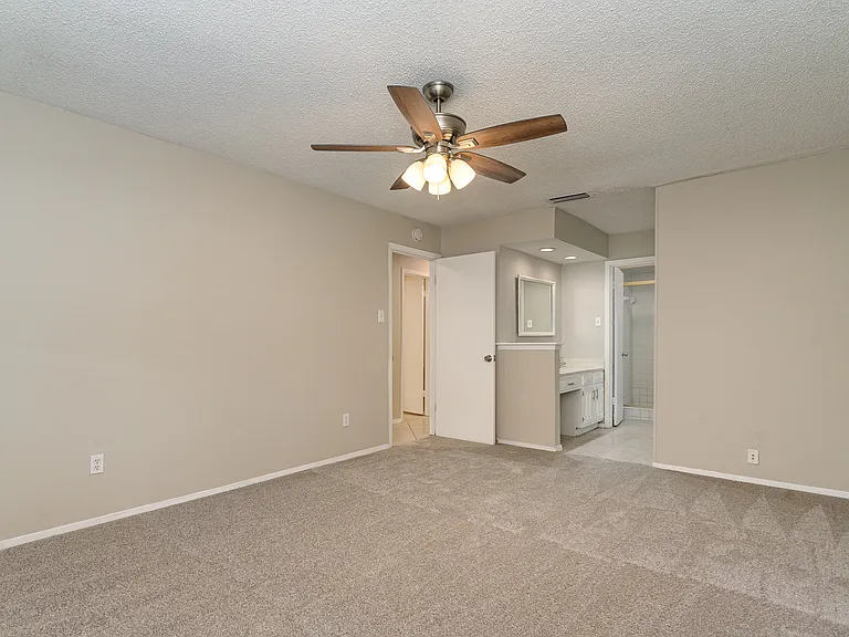2311 Lawnmeadow Dr — Photo 11
