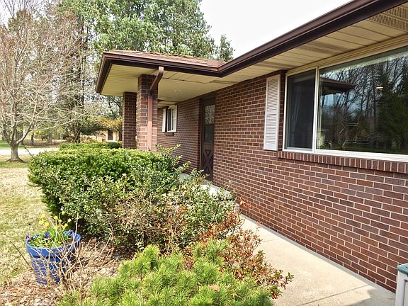 3rd image of 1860 Clearwood Dr