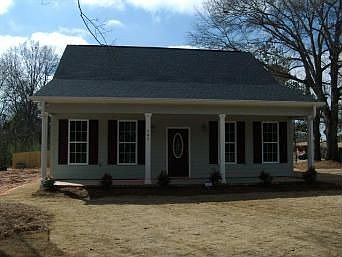 797 N. Donahue Drive