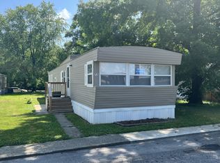 530 Reynolds Dr #72, Charleston, IL 61920