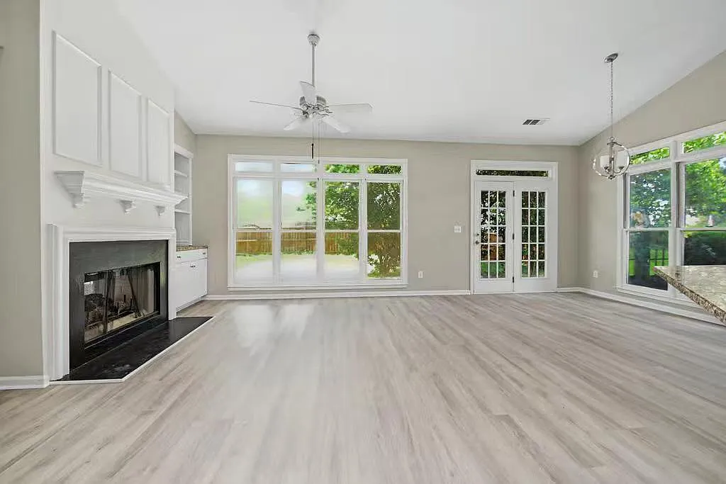 4 bed, 2.5 bath, 2684 sqft, $3,200 — Photo 4